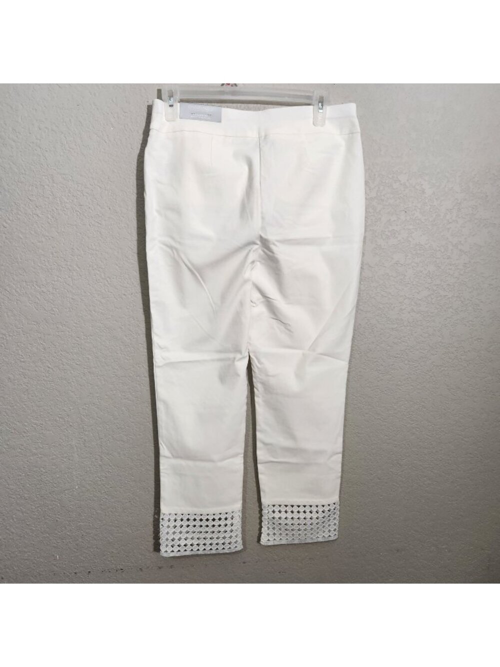 Chicos So Slimming Brigitte Slim Leg Womens Pants Size 0 US 4 Cropped White